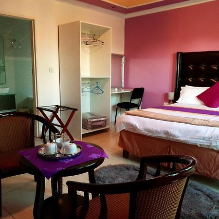 Mathlyn Guest House Francistown Kültér fotó