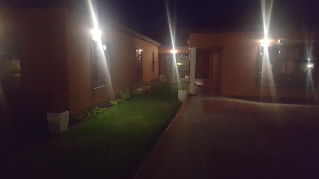 Mathlyn Guest House Francistown Kültér fotó