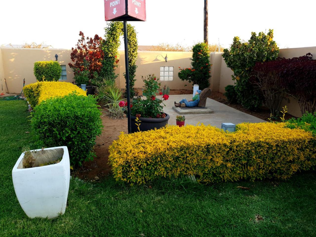 Mathlyn Guest House Francistown Kültér fotó