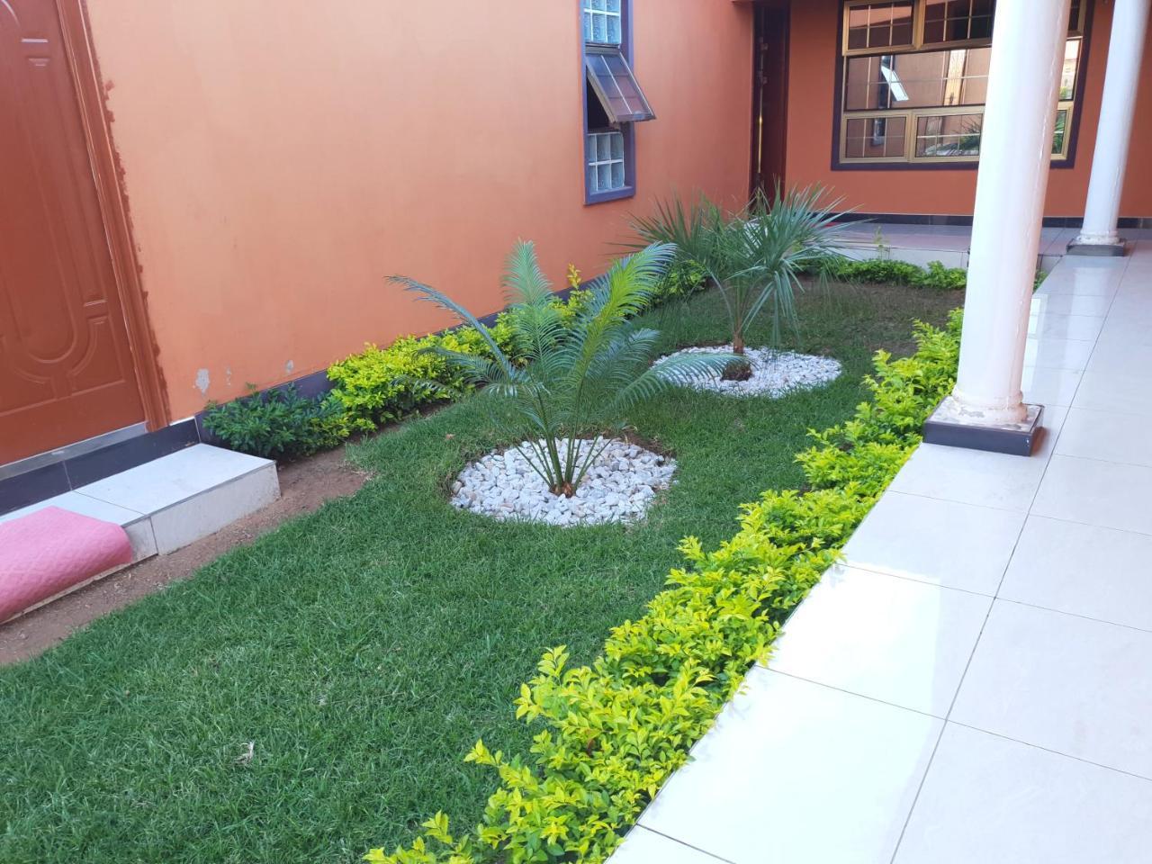 Mathlyn Guest House Francistown Kültér fotó