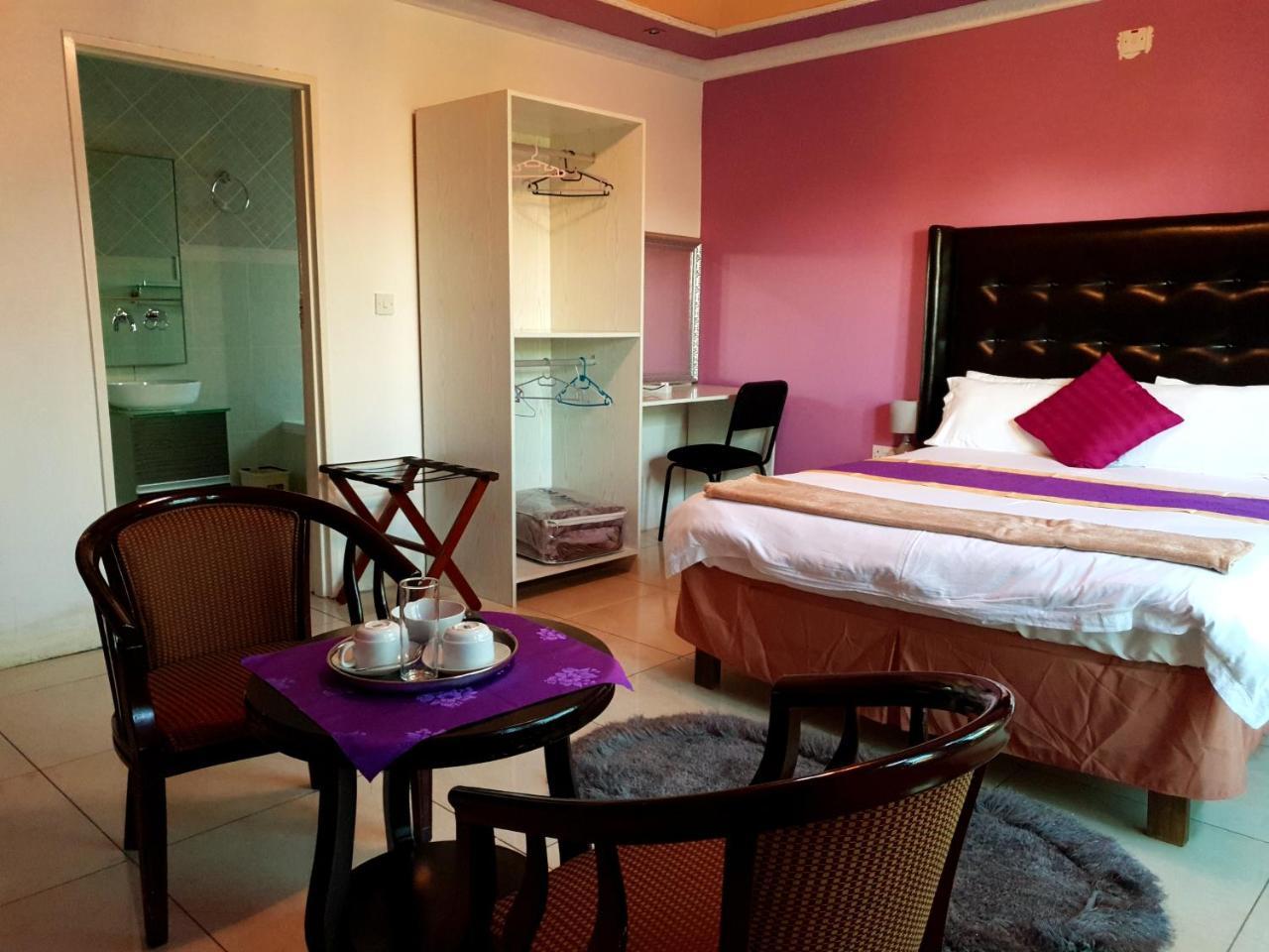 Mathlyn Guest House Francistown Kültér fotó